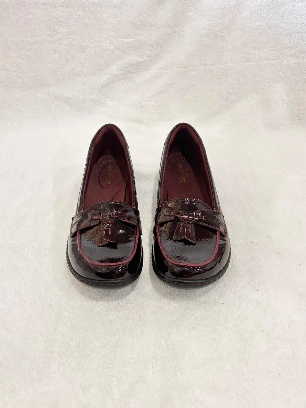Clarks Ashland Bubble Slip on Loafer Wedge sole Tassels shiny patent maroon sz 8
